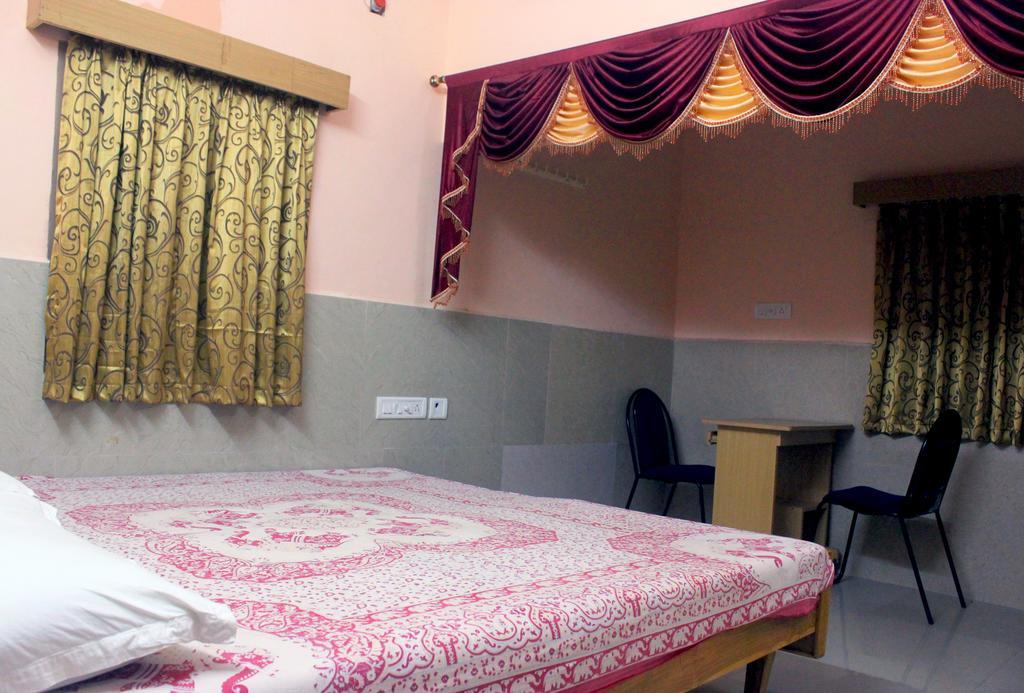 Vinodhara Guest House Махабалипурам Номер фото