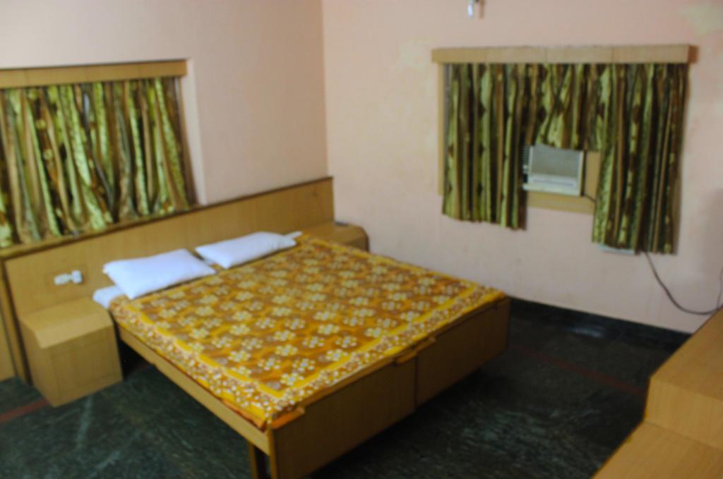 Vinodhara Guest House Махабалипурам Номер фото
